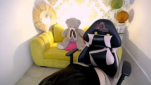 Snapshot of natyk_m chatting on 03.20.25 natyk m online show from 03.20.25