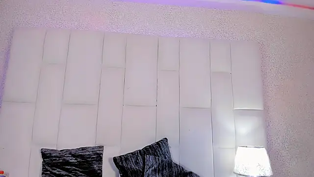 Angeles Busst online show from 10.24.25