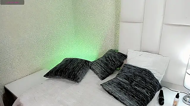 Angeles Busst online show from 04.16.26