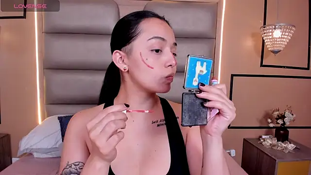 Snapshot of CAYLINCOLLINS chatting on 11.15.25 CAYLINCOLLINS online show from 11.15.25