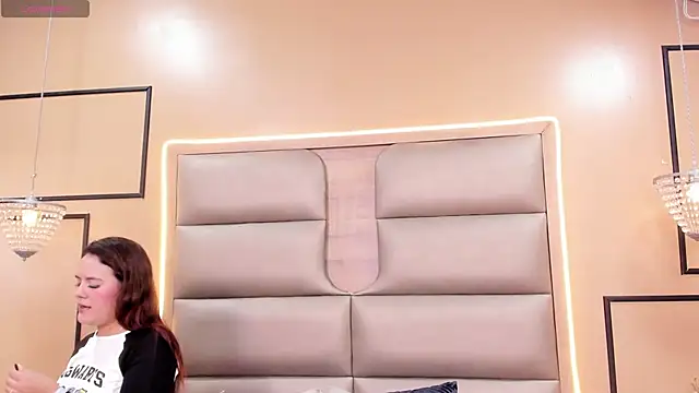 Snapshot of CAYLINCOLLINS chatting on 12.01.25 CAYLINCOLLINS online show from 12.01.25