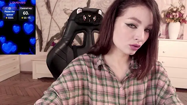 BritneyBarker online show from 11.12.25