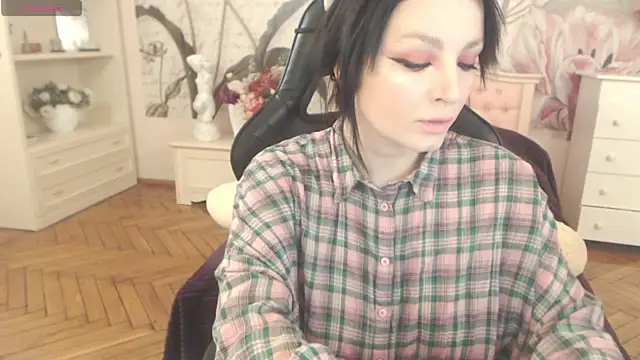 BritneyBarker online show from 04.14.26