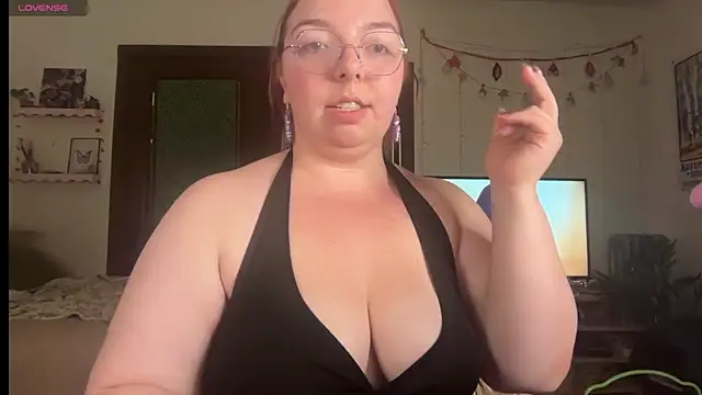 Snapshot of curvycate127 chatting on 06.09.26 curvycate127 online show from 06.09.26