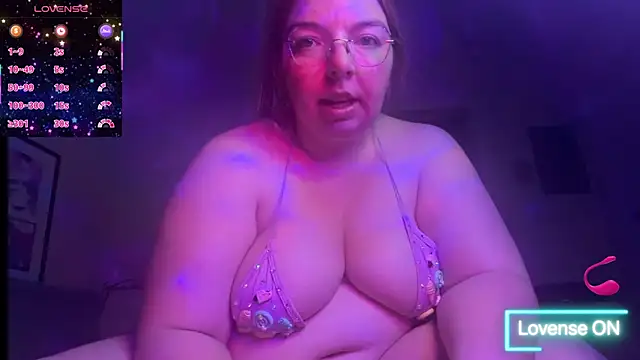 Snapshot of curvycate127 chatting on 08.04.26 curvycate127 online show from 08.04.26