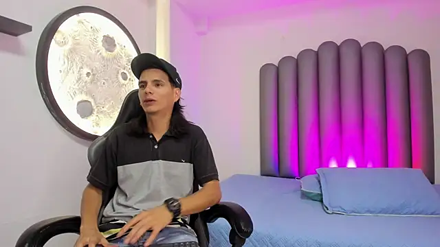 Snapshot of Martshall09 chatting on 11.08.25 Martshall09 online show from 11.08.25