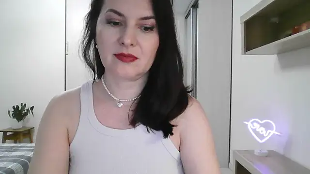 Victoria Glam online show from 02.04.25