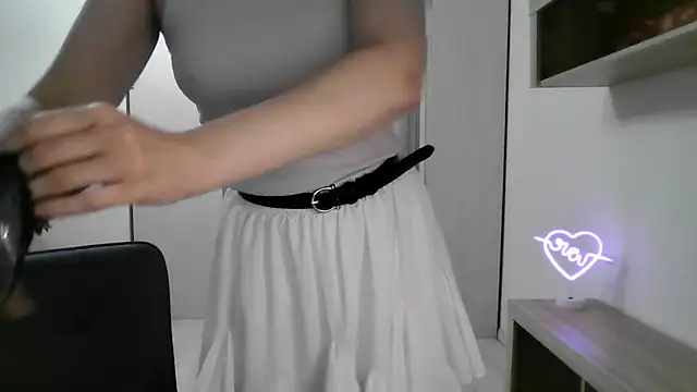 Victoria Glam online show from 03.13.25