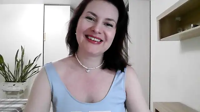 Victoria Glam online show from 09.12.25