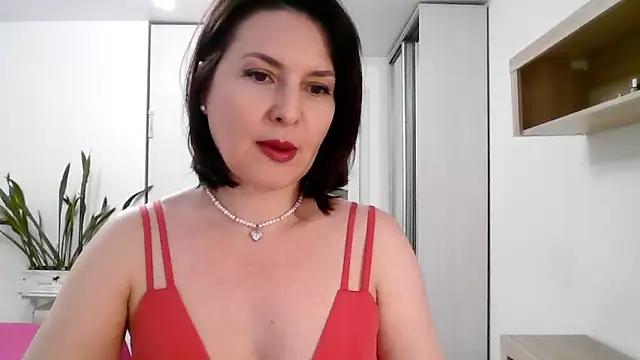 Victoria Glam online show from 11.14.25