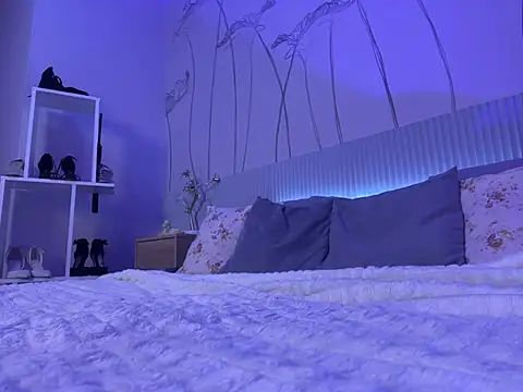 Snapshot of Molli_Luv chatting on 02.25.25 Molli Luv online show from 02.25.25