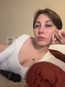 Snapshot of Molli_Luv chatting on 10.30.25 Molli Luv online show from 10.30.25