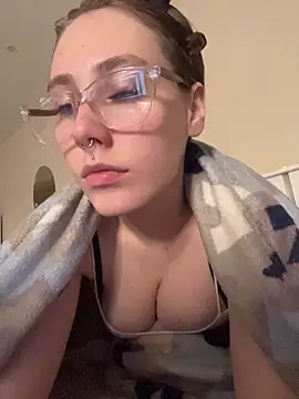 Snapshot of Molli_Luv chatting on 11.06.25 Molli Luv online show from 11.06.25