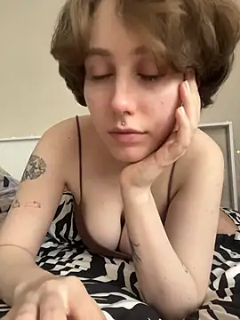 Molli Luv online show from 03.05.26