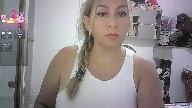 Snapshot of mariana0x chatting on 05.22.26 mariana0x online show from 05.22.26