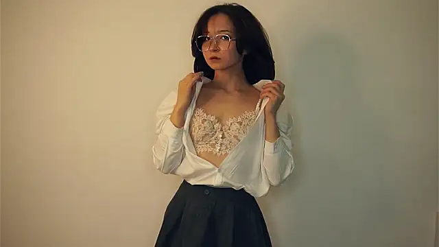 VeronaCritchlow online show from 02.17.25