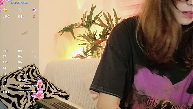 Snapshot of GerberaBlooms77 chatting on 03.22.26 GerberaBlooms77 online show from 03.22.26