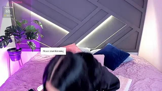 Snapshot of aniie_west chatting on 02.22.25 aniie west online show from 02.22.25