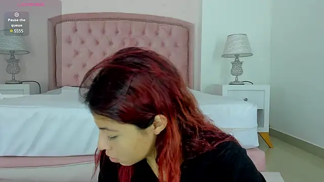 Snapshot of Kendall__Fox chatting on 02.10.25 Kendall Fox online show from 02.10.25