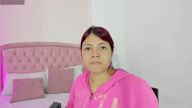 Snapshot of Kendall__Fox chatting on 10.25.25 Kendall Fox online show from 10.25.25