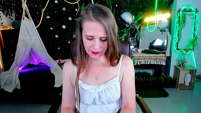 Snapshot of EmiliaBedy chatting on 05.13.26 EmiliaBedy online show from 05.13.26