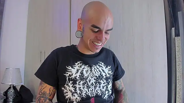 Snapshot of kaletattoo chatting on 01.29.25 kaletattoo online show from 01.29.25