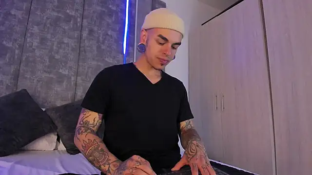 Snapshot of kaletattoo chatting on 02.05.25 kaletattoo online show from 02.05.25