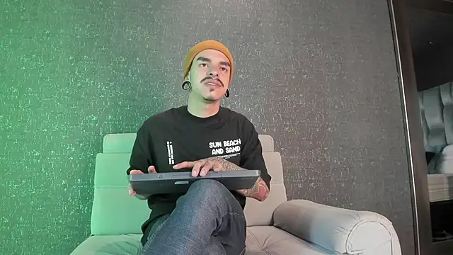 Snapshot of kaletattoo chatting on 09.19.25 kaletattoo online show from 09.19.25