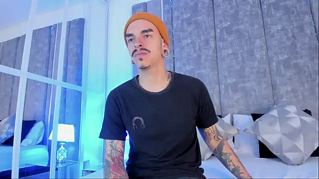 Snapshot of kaletattoo chatting on 10.09.25 kaletattoo online show from 10.09.25