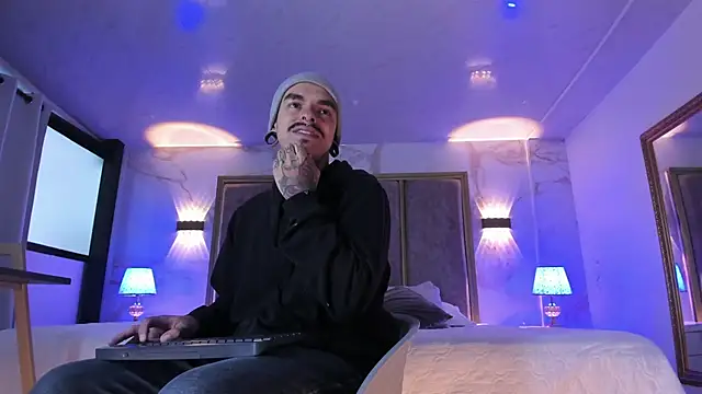Snapshot of kaletattoo chatting on 04.22.26 kaletattoo online show from 04.22.26