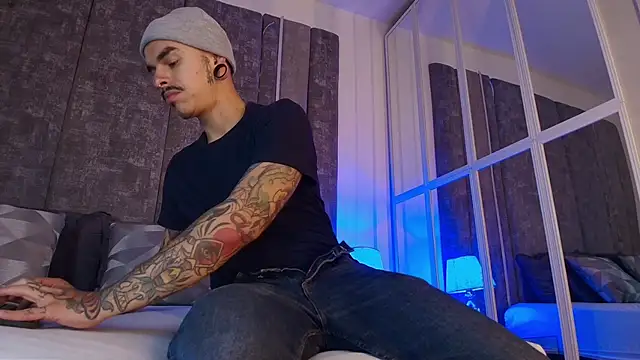 Snapshot of kaletattoo chatting on 04.26.26 kaletattoo online show from 04.26.26