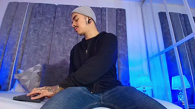 Snapshot of kaletattoo chatting on 04.30.26 kaletattoo online show from 04.30.26