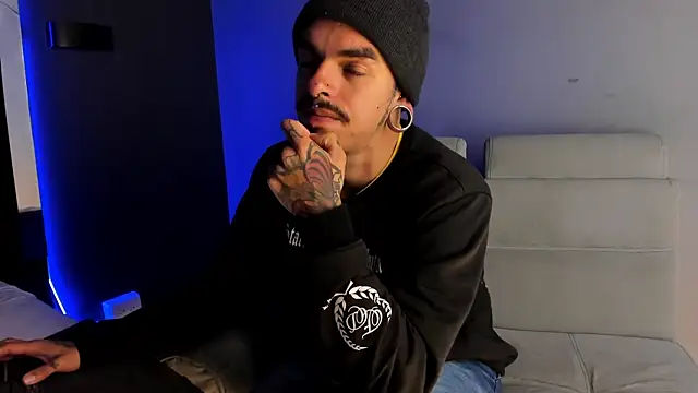 Snapshot of kaletattoo chatting on 05.04.26 kaletattoo online show from 05.04.26
