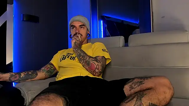Snapshot of kaletattoo chatting on 06.01.26 kaletattoo online show from 06.01.26