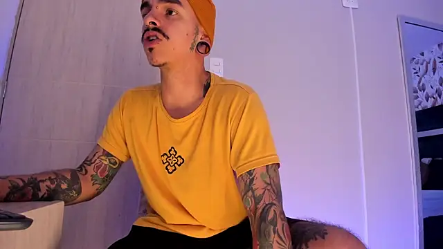 Snapshot of kaletattoo chatting on 07.21.26 kaletattoo online show from 07.21.26