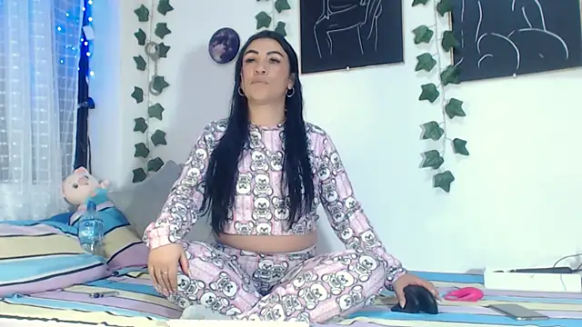 Snapshot of annyevans_1 chatting on 11.03.25 annyevans 1 online show from 11.03.25