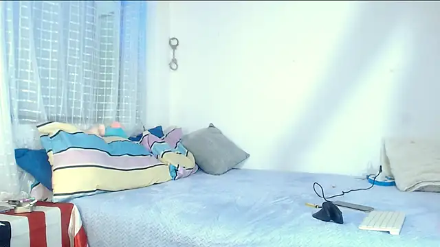 Snapshot of annyevans_1 chatting on 12.04.25 annyevans 1 online show from 12.04.25