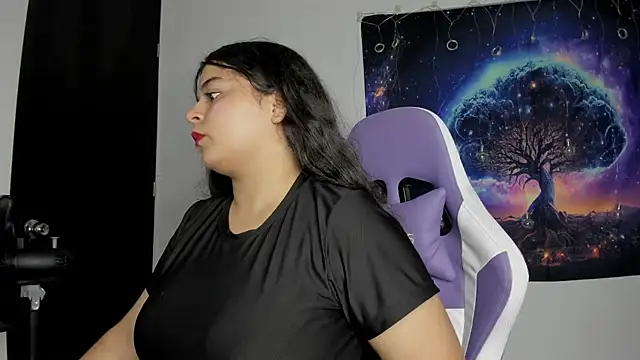 Snapshot of Little_Shaara chatting on 02.13.25 Little Shaara online show from 02.13.25