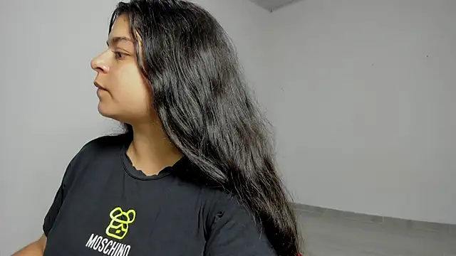 Snapshot of Little_Shaara chatting on 03.12.25 Little Shaara online show from 03.12.25