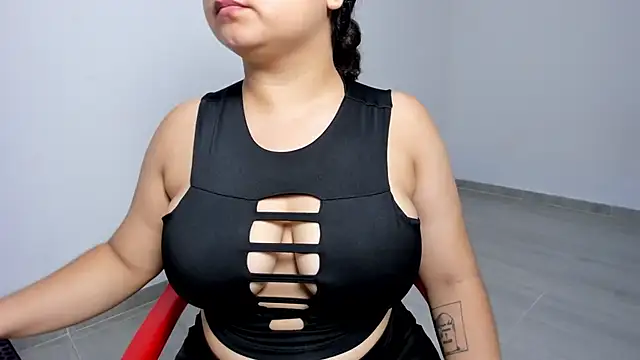 Snapshot of Little_Shaara chatting on 03.19.25 Little Shaara online show from 03.19.25