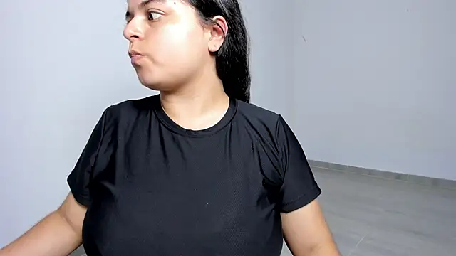 Snapshot of Little_Shaara chatting on 03.20.25 Little Shaara online show from 03.20.25