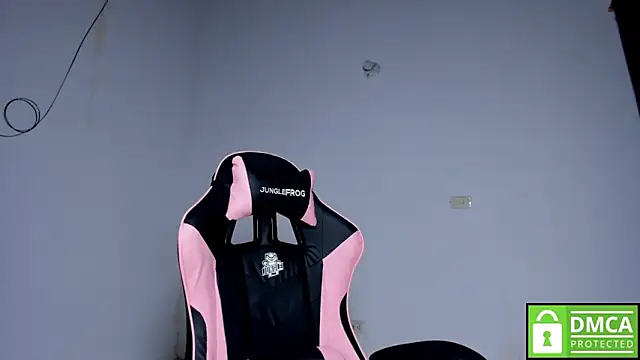 Snapshot of Little_Shaara chatting on 11.01.25 Little Shaara online show from 11.01.25