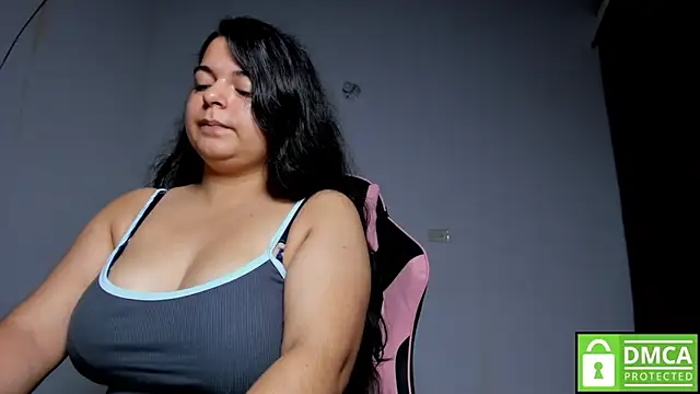 Snapshot of Little_Shaara chatting on 11.11.25 Little Shaara online show from 11.11.25