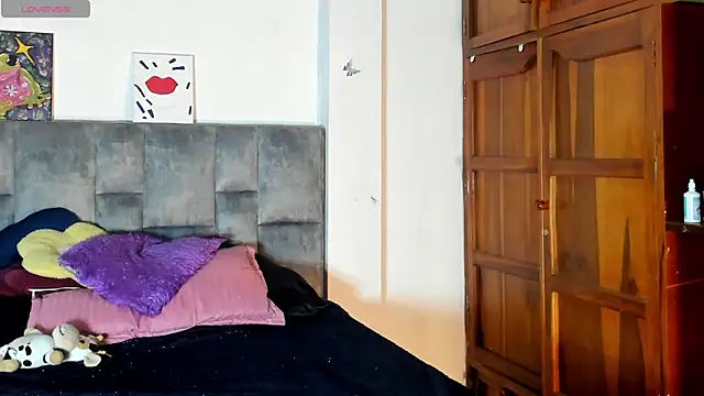 Isangel  online show from 10.31.25