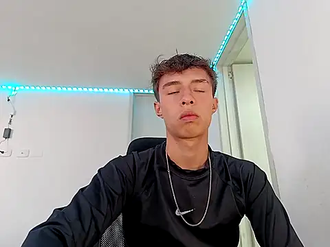 Snapshot of Juanmres chatting on 09.27.25 Juanmres online show from 09.27.25