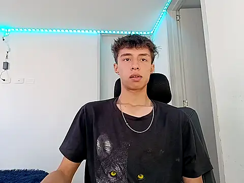 Snapshot of Juanmres chatting on 09.30.25 Juanmres online show from 09.30.25