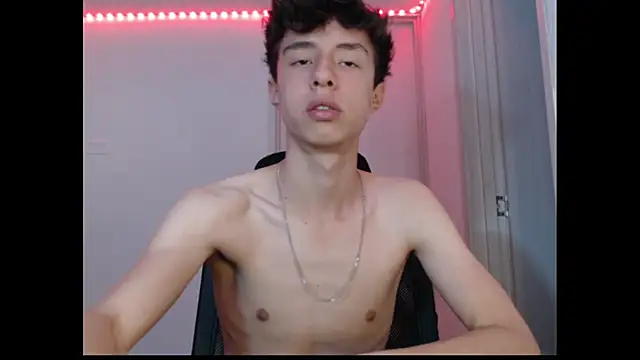 Snapshot of Juanmres chatting on 10.31.25 Juanmres online show from 10.31.25