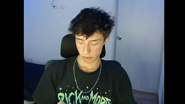 Snapshot of Juanmres chatting on 11.06.25 Juanmres online show from 11.06.25