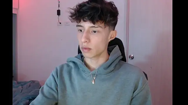 Snapshot of Juanmres chatting on 11.26.25 Juanmres online show from 11.26.25