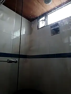 Vale Saenzz online show from 03.18.25